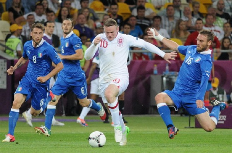 Wayne Rooney in action